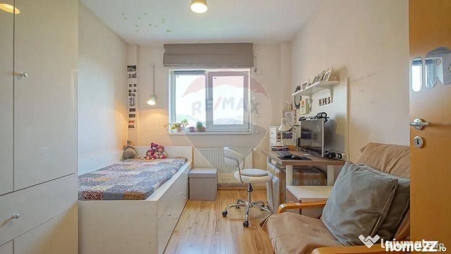 Apartament cu 3 camere decomandat în Răcădău