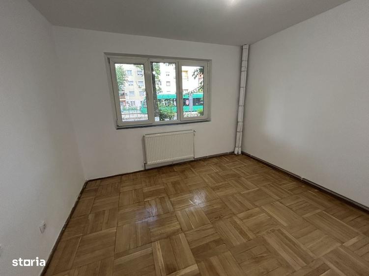 Apartament cu 3 camere în Romanilor