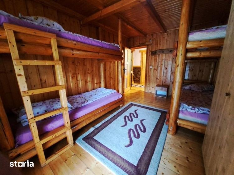 Casă cu 10 camere cu Teren 1500 Mp în Vale