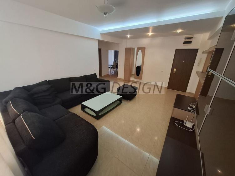 Apartament cu 3 camere semidecomandat, mobilat în Central