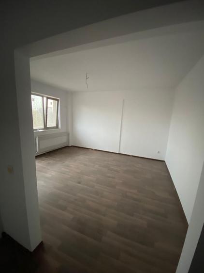 Apartament cu 3 camere decomandat în Băneasa