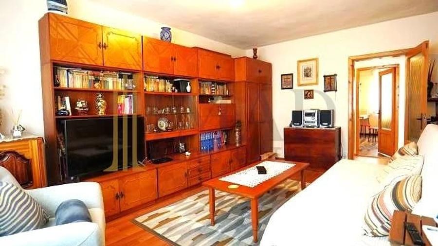 Apartament cu 3 camere decomandat în Micro 11