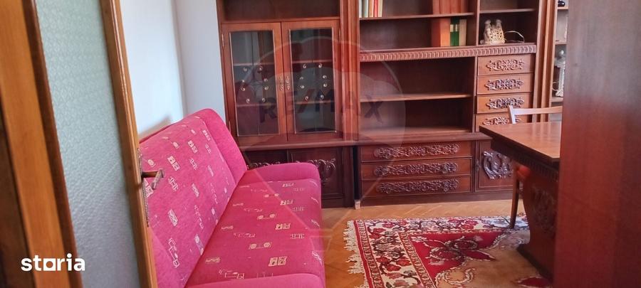Apartament cu 3 camere decomandat în Pârneava