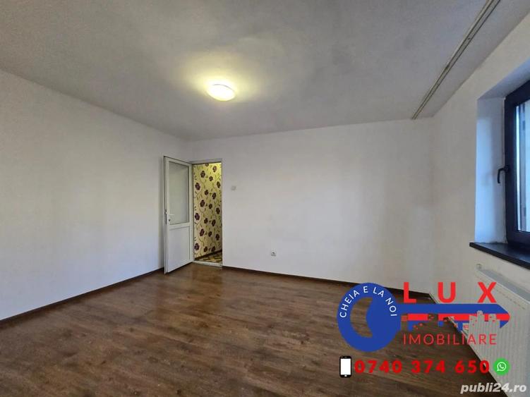 Apartament cu 3 camere semidecomandat în Neptun