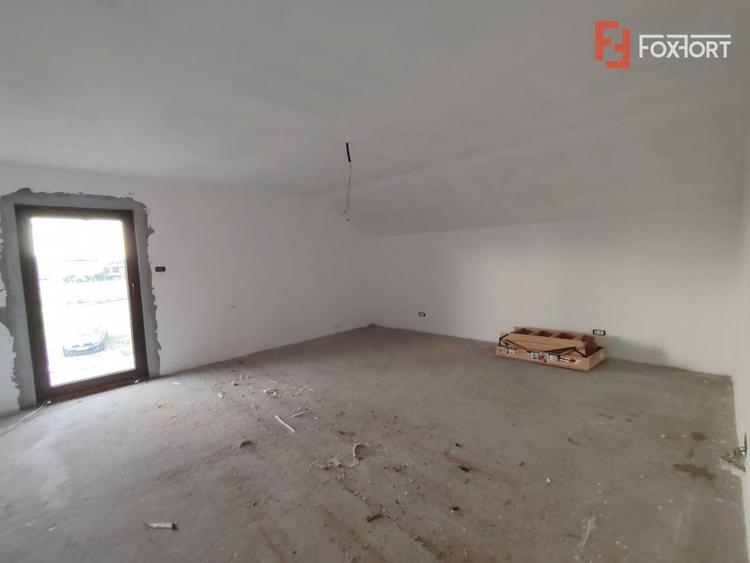 Casă individuală cu 5 camere cu Teren 747 Mp în Sânandrei