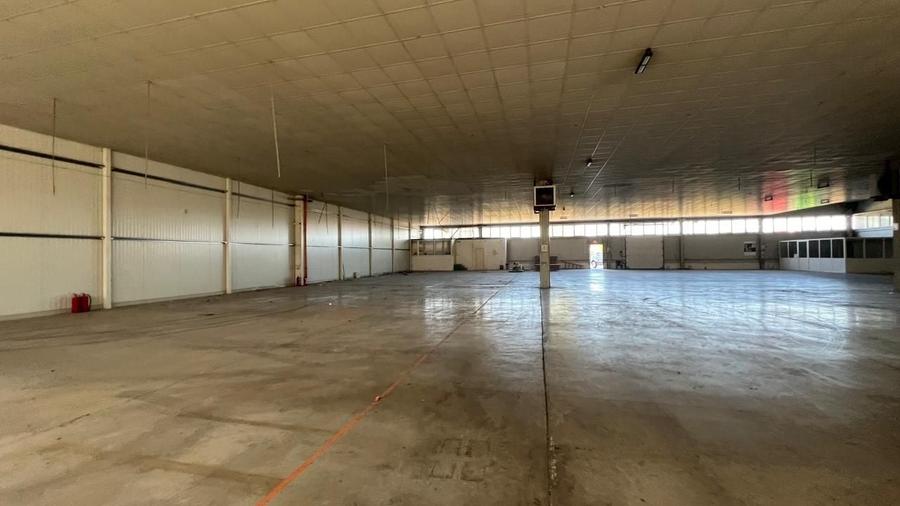 Spațiu comercial, de 1,400 mp, în Aeroport
