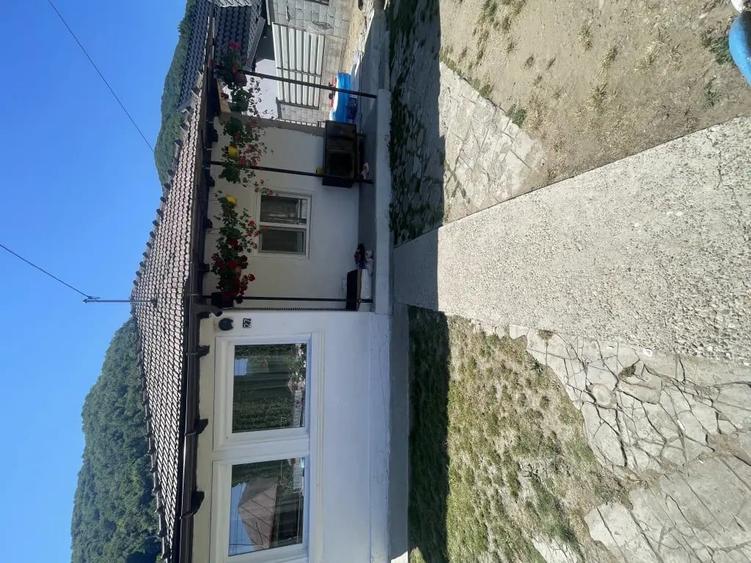 Casă cu 5 camere în Central