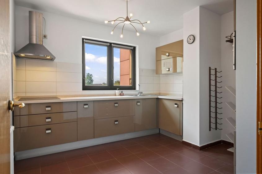 Apartament cu 3 camere decomandat, mobilat în Central