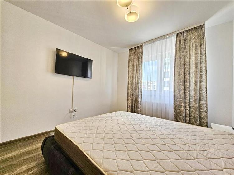 Apartament cu 2 camere decomandat în Tractorul