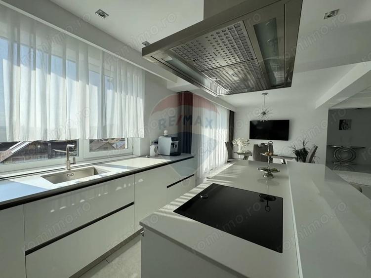 Apartament cu 4 camere decomandat în Central