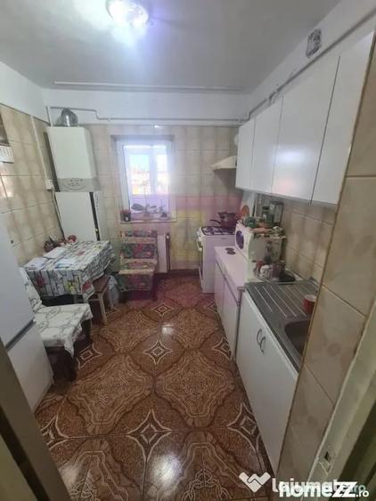 Apartament cu 3 camere decomandat în Câmpina