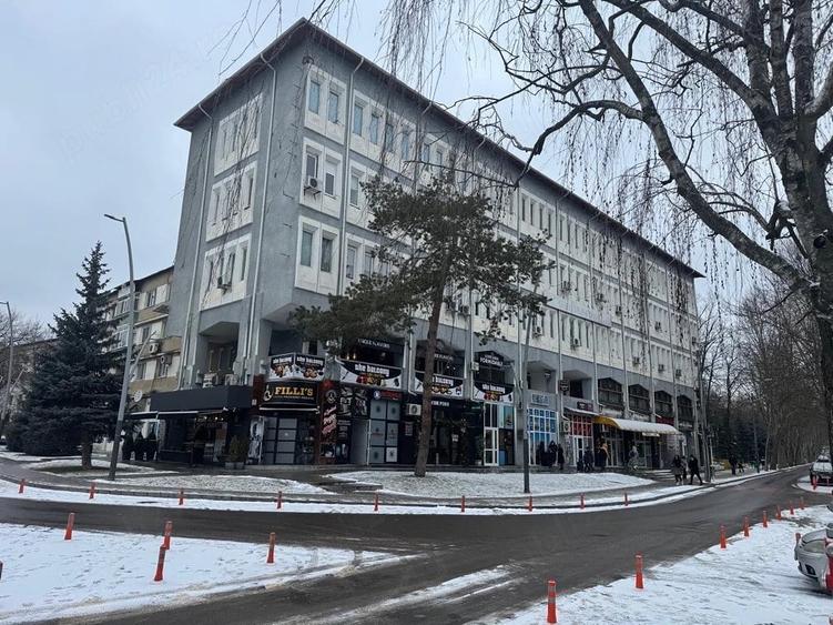 Spațiu comercial, de 300 mp, în Exterior Vest