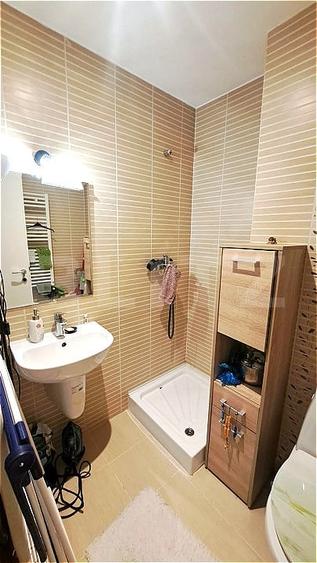 Apartament cu 2 camere semidecomandat, mobilat în Tractorul