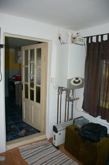 Casă cu 4 camere în Stoenești