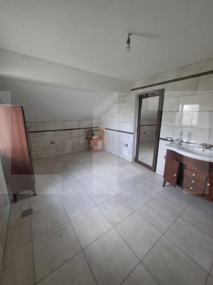 Casă individuală cu 7 camere cu Teren 1045 Mp în Central