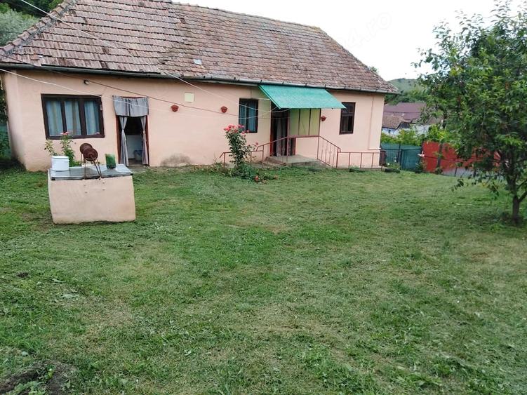 Casă cu 2 camere cu Teren 2800 Mp în Lepindea