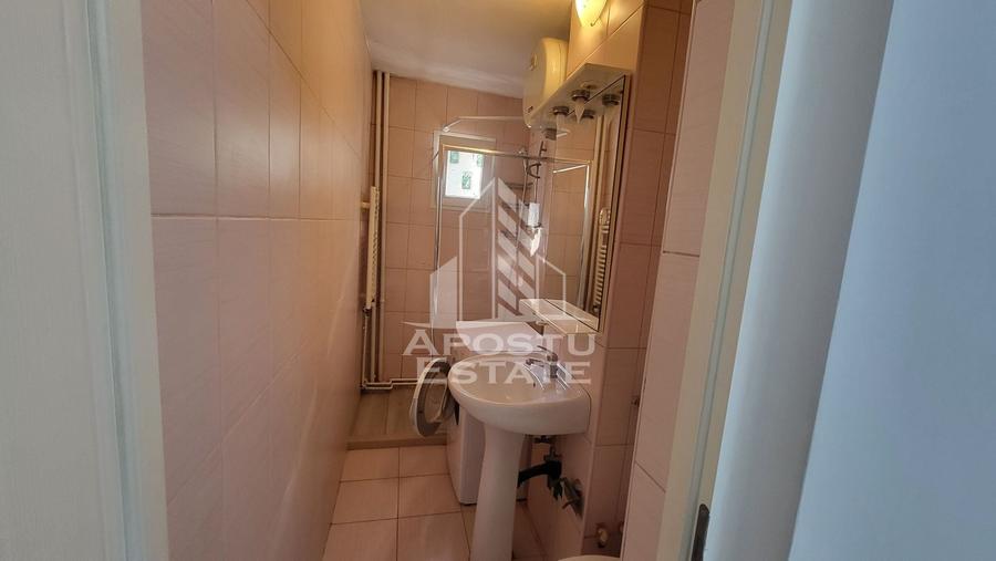 Apartament semidecomandat,3 camere,zona Dacia,mobilat,etaj 1 - 8