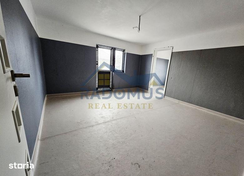 Casă cu 8 camere cu Teren 600 Mp în Central
