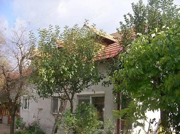 Casă cu 6 camere în Central