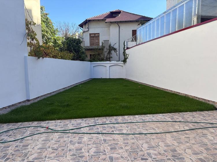 Casă individuală cu 4 camere cu Canalizare în Grădina Icoanei