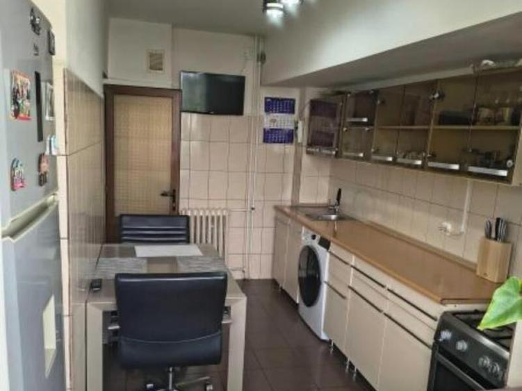 Apartament cu 3 camere, mobilat în Iancului