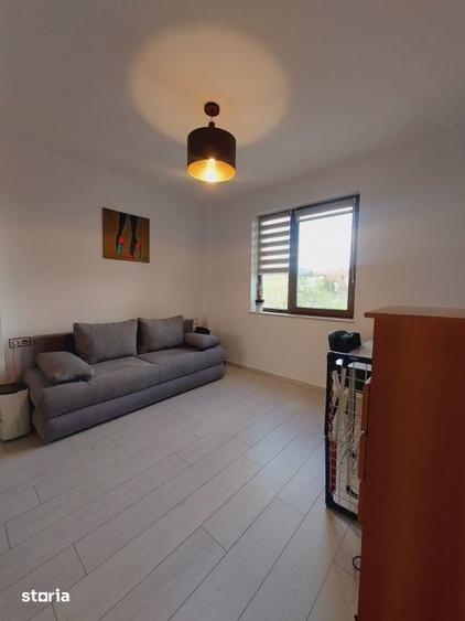 Apartament cu 3 camere decomandat, mobilat în Becaș