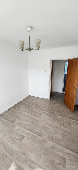 Apartament cu 3 camere semidecomandat în P-ța Gorjului