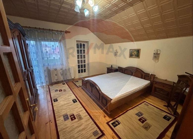 Casă individuală cu 5 camere cu Teren 700 Mp în Grădiște