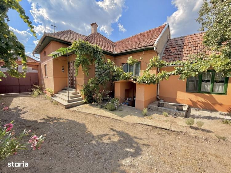 Casă cu 4 camere decomandat în Drașov