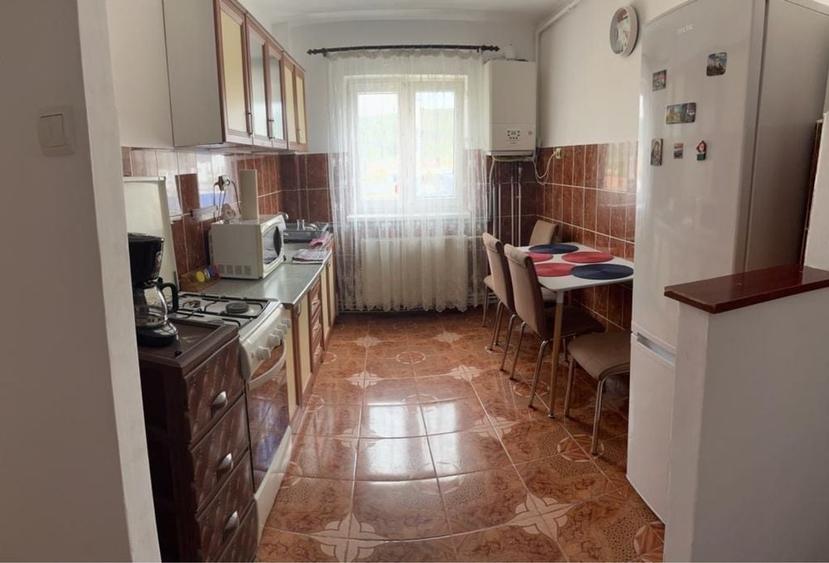 Apartament cu 3 camere semidecomandat în Central