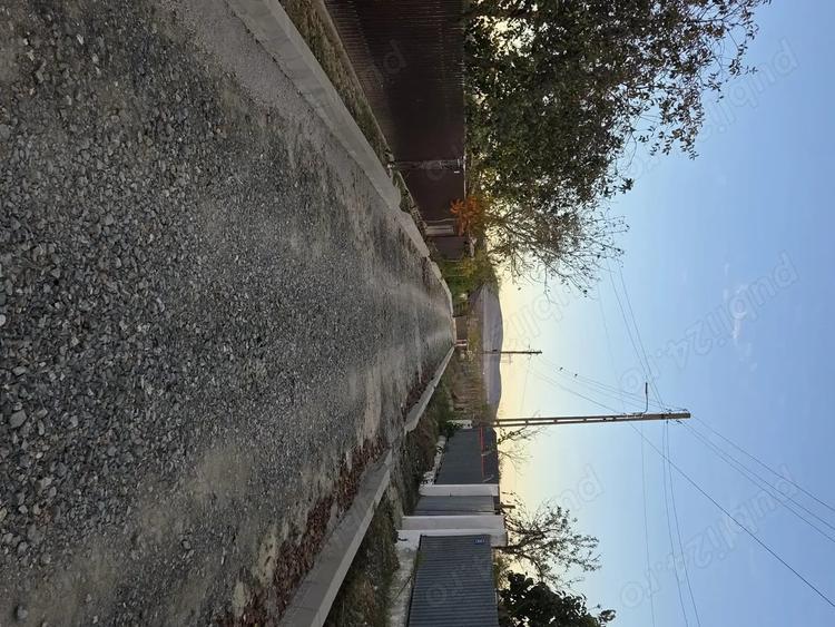 Teren de 2100 mp, în Central