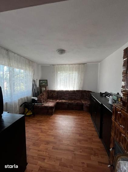 Casă cu 5 camere cu Teren 500 Mp în Priseaca