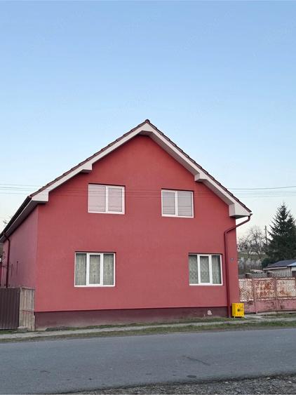 Casă cu 4 camere cu Teren 2000 Mp în Central