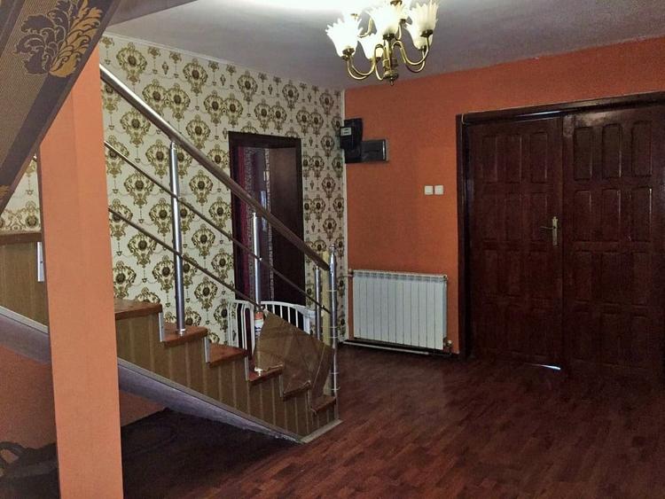 Casă individuală cu 9 camere cu Canalizare în Exterior Nord