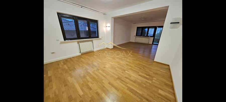 Apartament cu 4 camere în Domenii