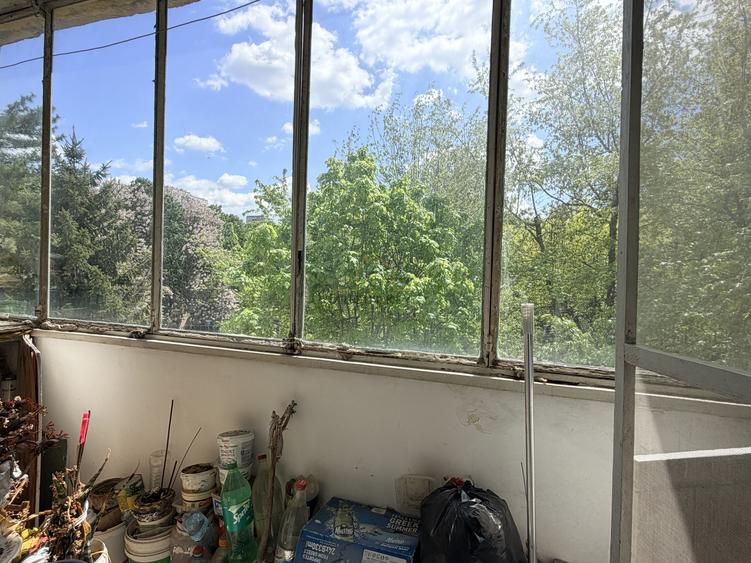 Apartament cu 4 camere semidecomandat, mobilat în Berceni