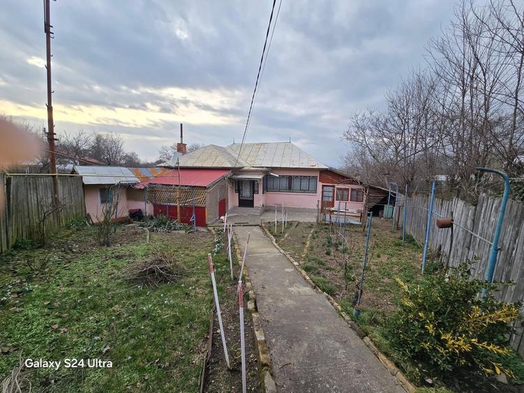 Casă cu 4 camere în Boldești