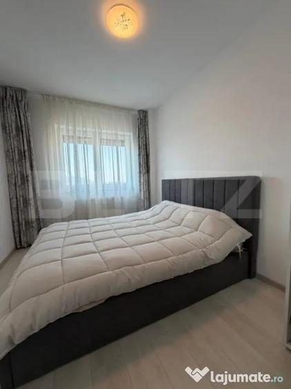Apartament cu 4 camere semidecomandat în Tractorul