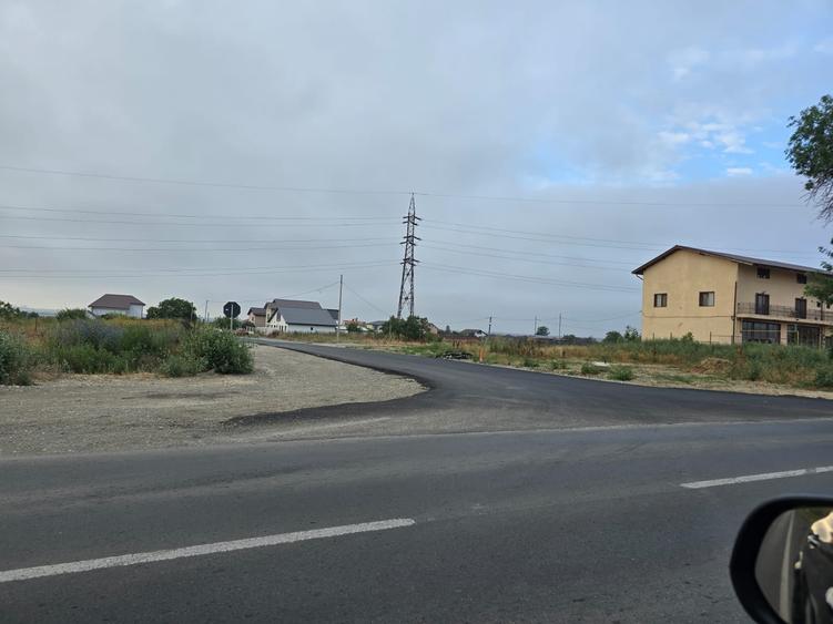 Teren Construcții intravilan de 770 mp, în Lazu