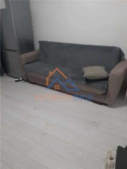 Apartament cu 2 camere semidecomandat în Giurgiului
