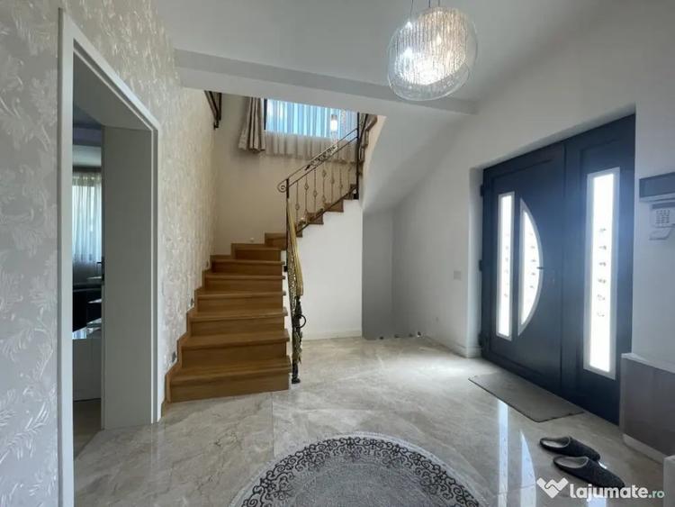 Casă cu 7 camere cu Teren 1042 Mp în Cornu