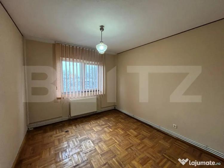 Apartament cu 4 camere semidecomandat în Nord