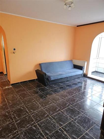 Apartament cu 3 camere semidecomandat în Alexandru cel Bun