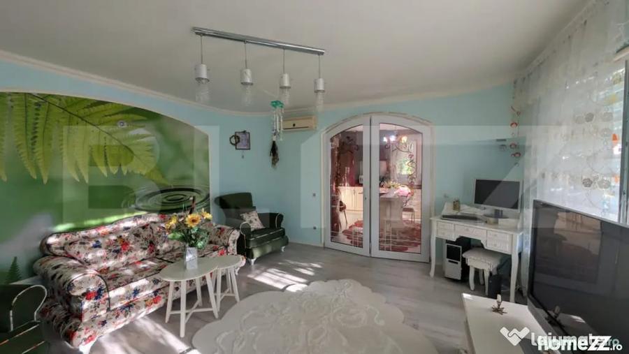 Casă cu 5 camere cu Teren 3837 Mp în Central