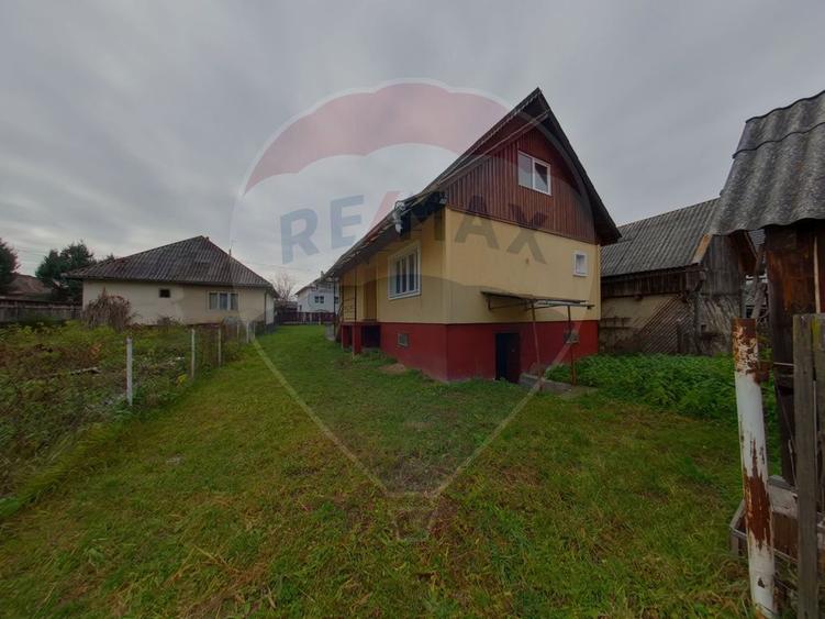 Casă individuală cu 3 camere cu Teren 1262 Mp în Vadu Izei