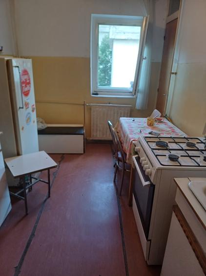 Apartament cu 3 camere decomandat în Aviației