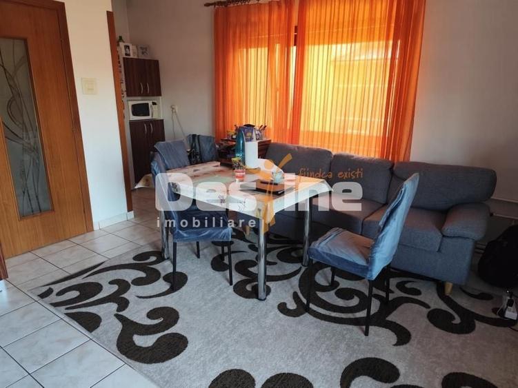 Duplex cu 10 camere cu Canalizare în Albert
