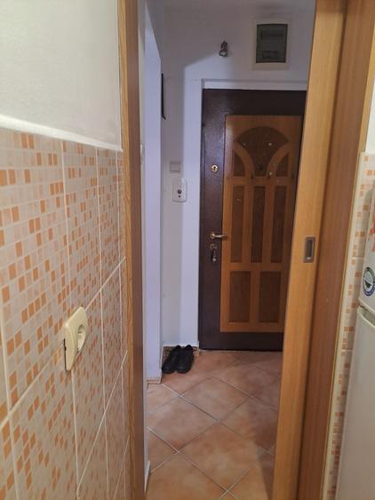 Apartament cu 3 camere semidecomandat în Dacia