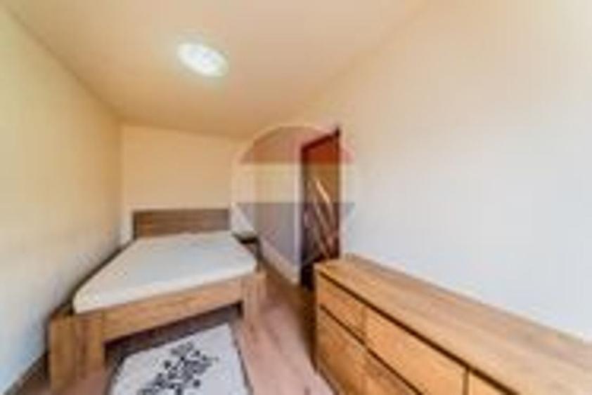 Apartament cu 2 camere semidecomandat, mobilat în Intim