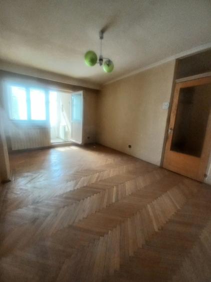 Apartament cu 3 camere decomandat în Radu Negru